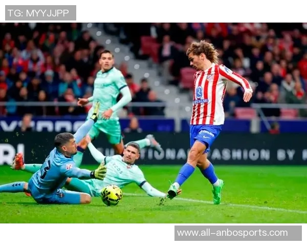 锁定胜局莱万特后场失误助攻格列兹曼轻松梅开二度