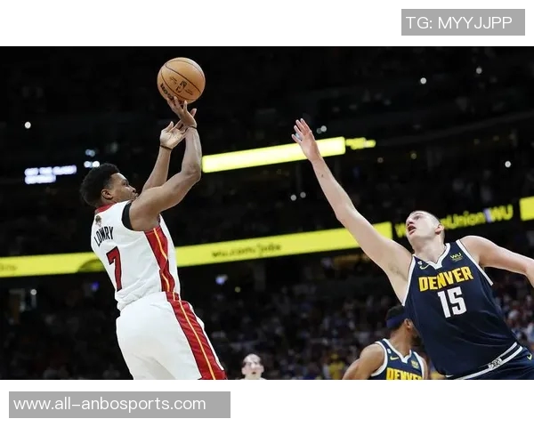 马绍尔半场表现惊艳11投7中砍下18分三分球命中率高达50第二节独得12分