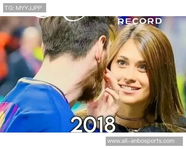 梅西与安东内拉共享温馨圣诞时刻祝福粉丝们节日快乐