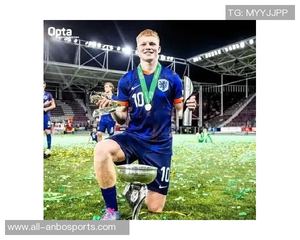 四大豪门争抢阿尔克马尔19岁中场新星斯米特 四大豪门争抢阿尔克马尔19岁中场新星斯米特