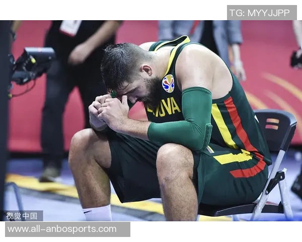 泰勒回忆欧联决赛遭围堵经历称并无重大误判影响比赛结果