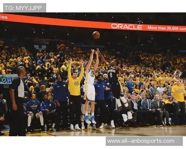 福克斯半场火力全开11投6中斩获15分4篮板4助攻表现出色